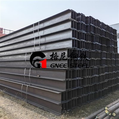 How does 321 stainless steel differ from 304 in heat resistance?